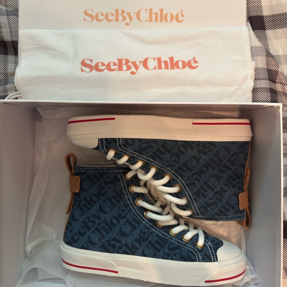 BNWT SEE BY CHLOÉ NAVY ARYANA SNEAKERS